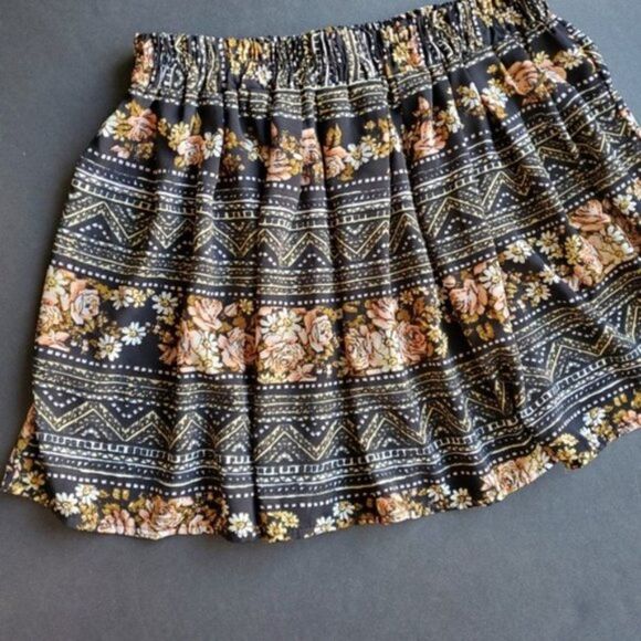 L.A Hearts floral Aztec flowy skirt - Picture 8 of 8
